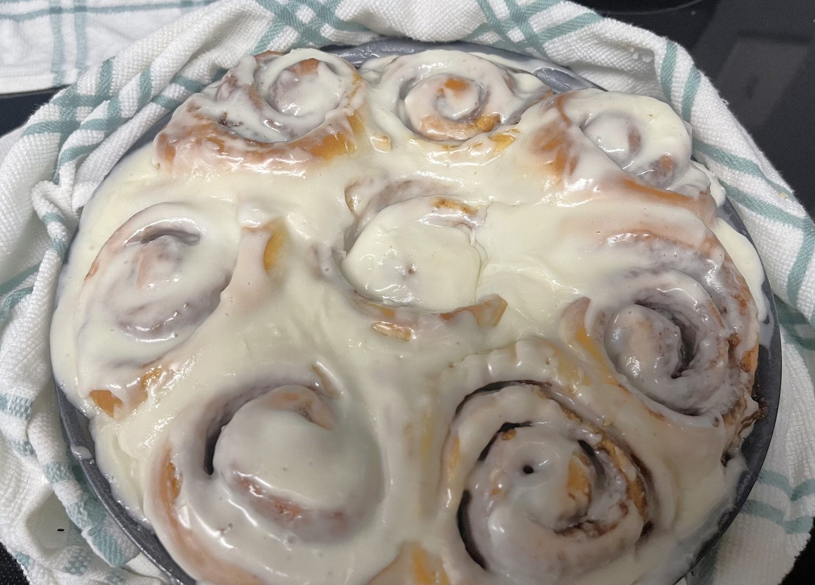 Cinnamon Rolls wth Applesauce